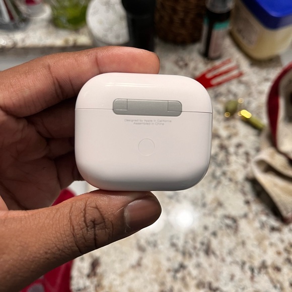 AirPod 3 generation - Picture 3 of 3
